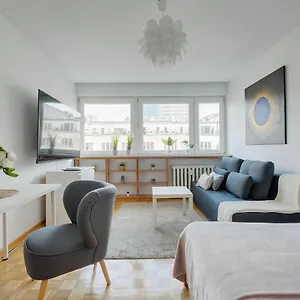 2-br-apt-in-heart-of-warsaw-zgoda-9-tv70.warsawhotelspoland.com/