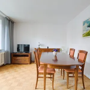 spacious-apartment-in-green-location.warsawhotelspoland.com/